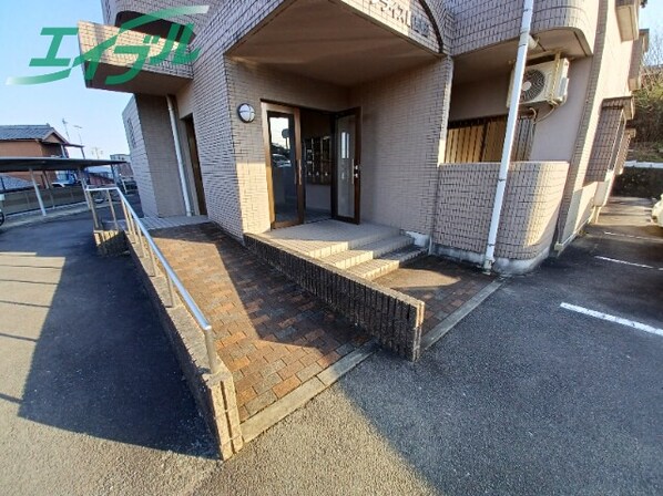 サンライズ駅部田の物件外観写真